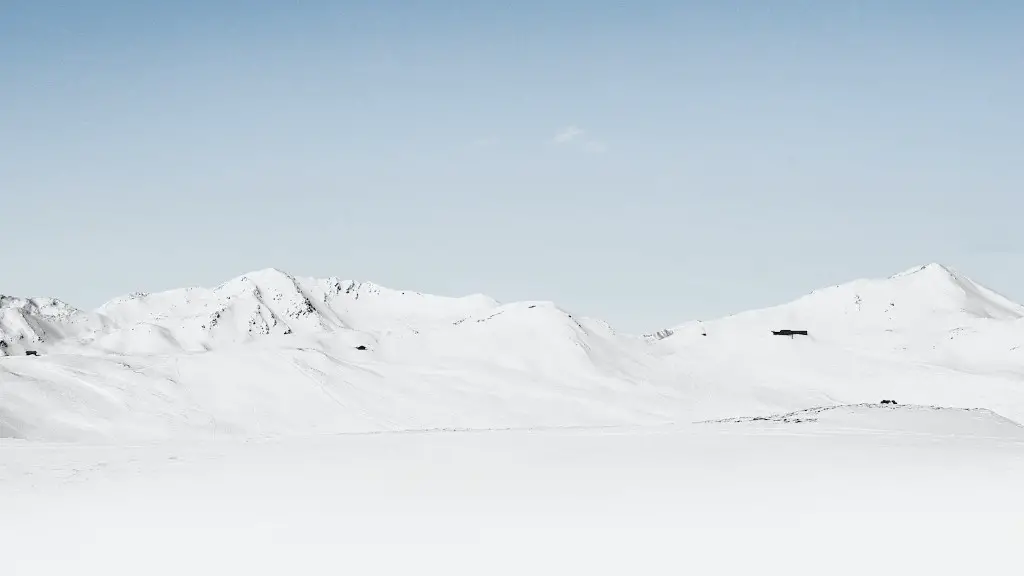 How many people try to climb mount everest?
