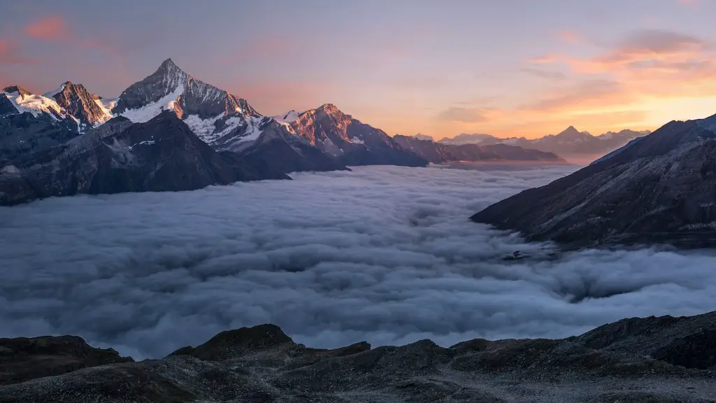 How much is mount everest growing?