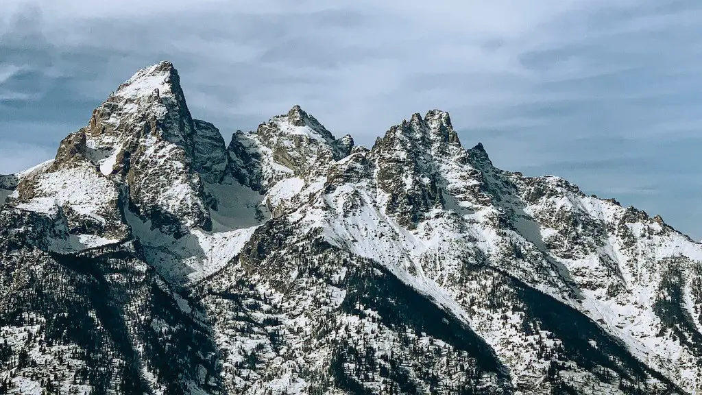 How many people try to climb mount everest?