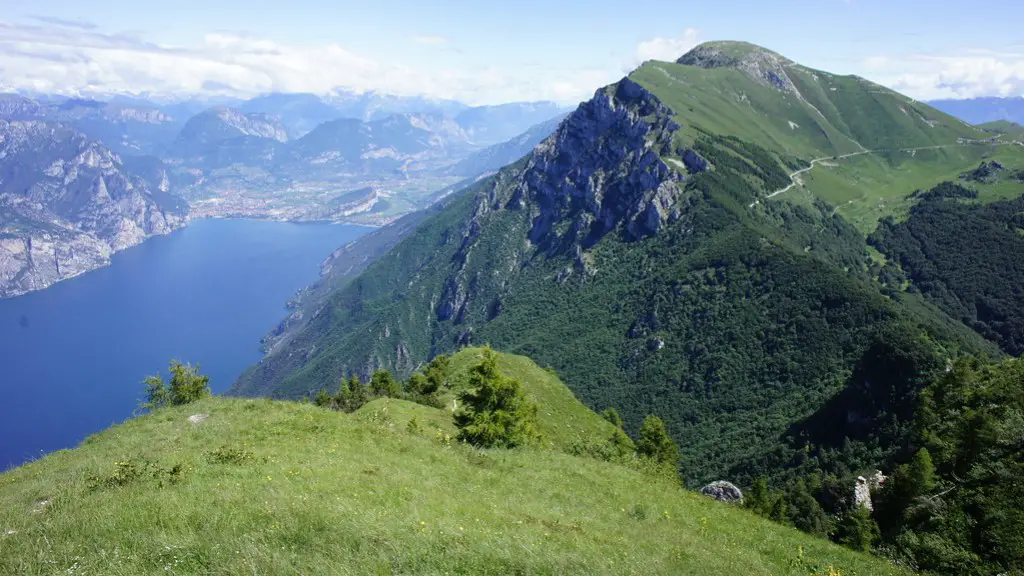 What five lakes surround mount fuji?