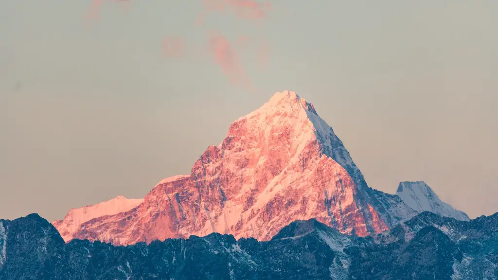 How many people have reached the peak of mount everest?