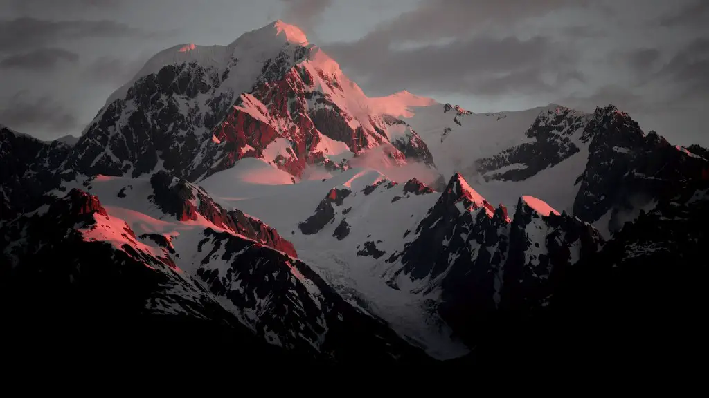 How many people died from climbing mount everest?